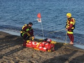 Τηλεοπτικό ρεπορτάζ στο ΣΚΑΙ για τη Διάσωση στο Υγρό Στοιχείο με ναυαγοσώστες και επιχειρησιακό σκάφος του Ελληνικού Ερυθρού Σταυρού